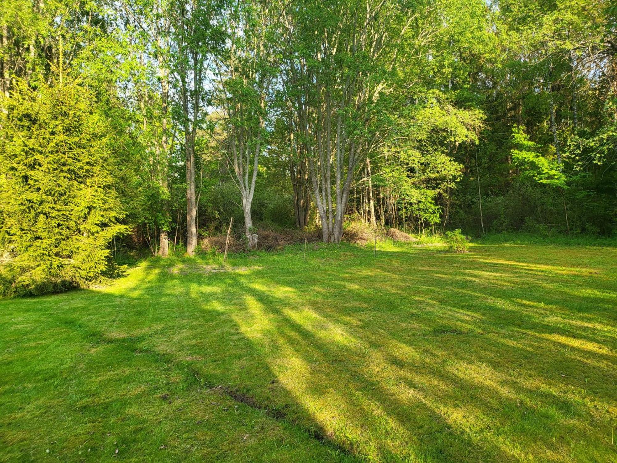 Villa Lilla Huset Med Stor Traedgardstomt Naera Golf Och Hav Trosa Exterior foto