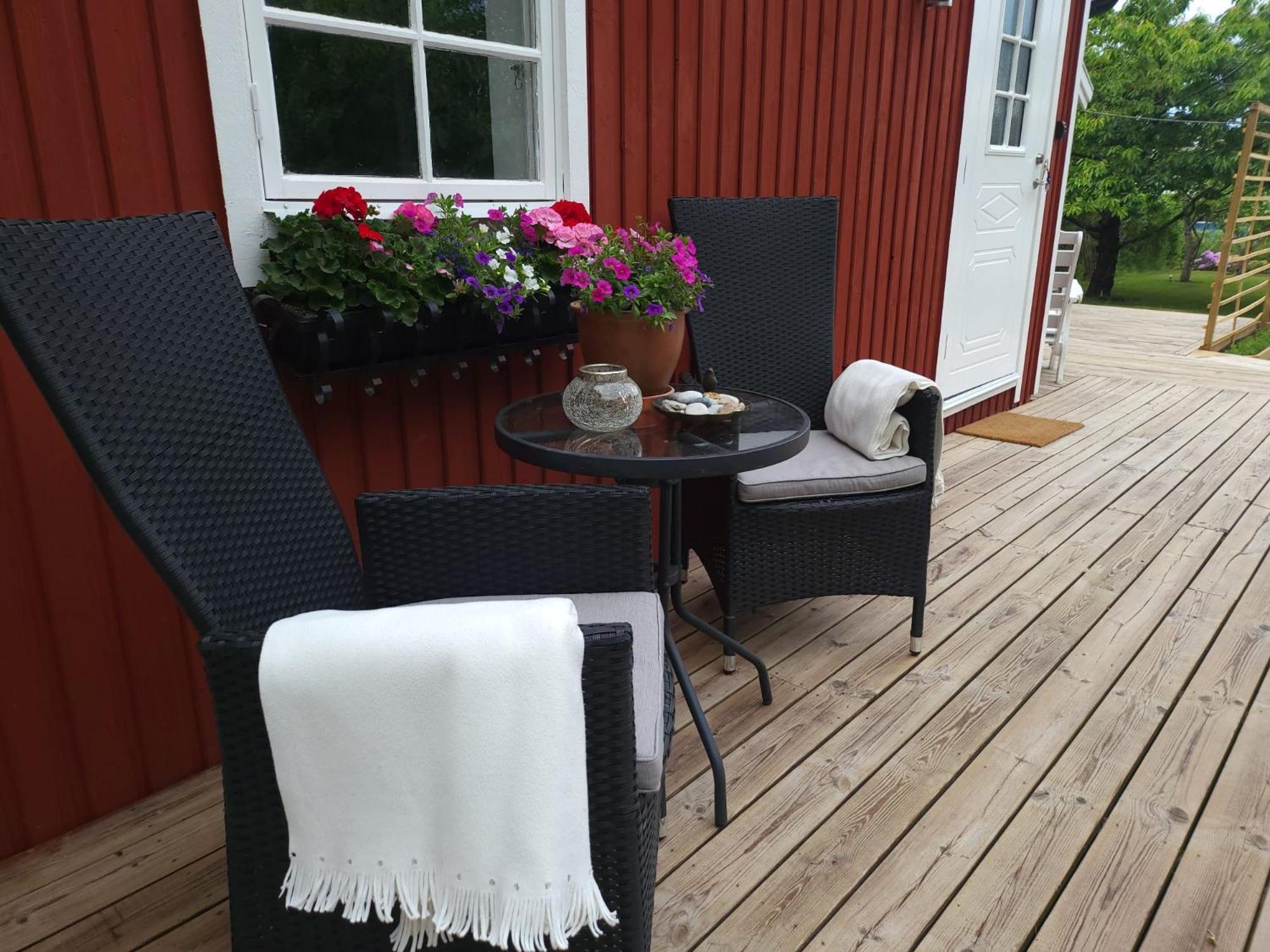 Villa Lilla Huset Med Stor Traedgardstomt Naera Golf Och Hav Trosa Exterior foto