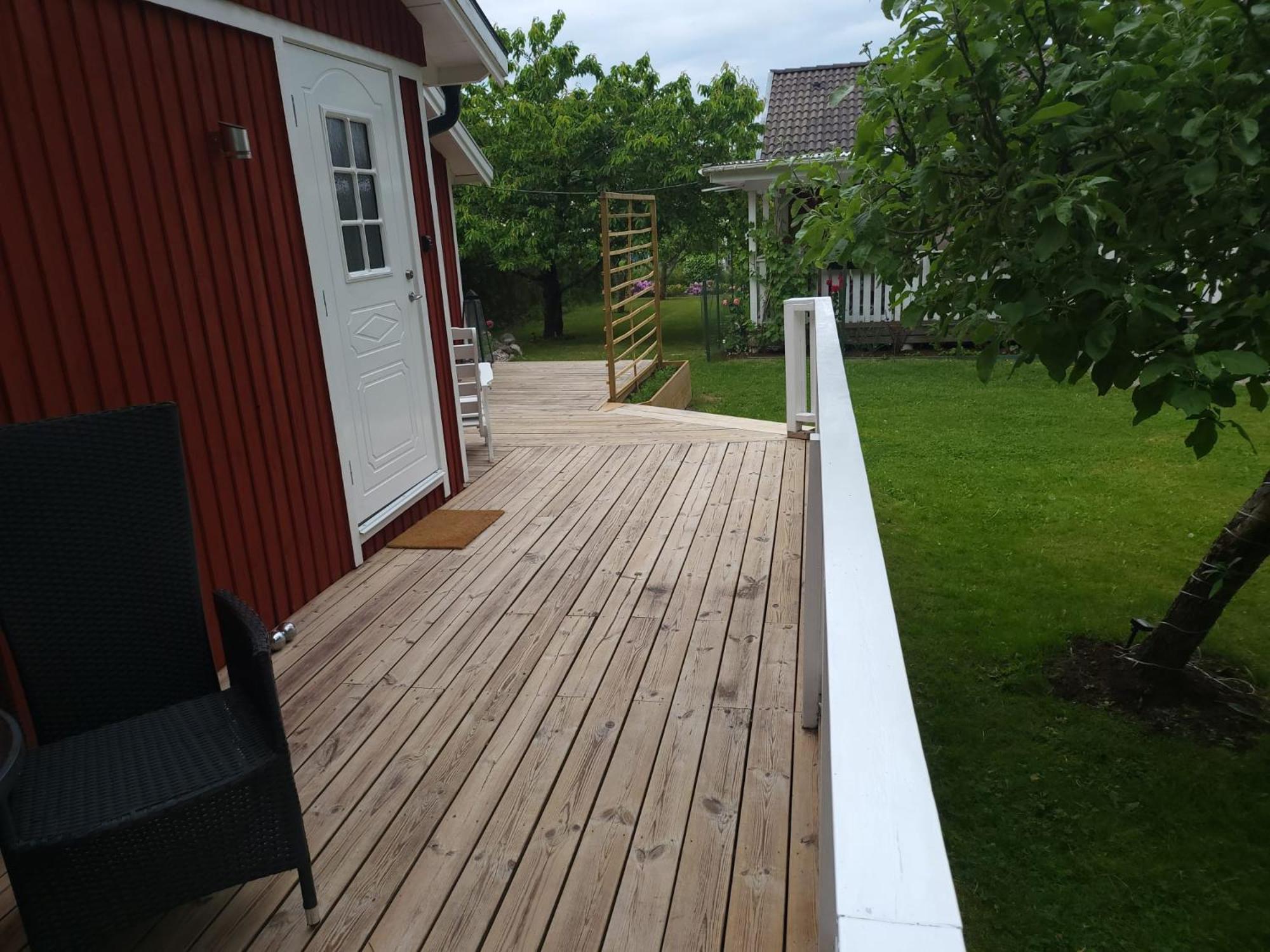 Villa Lilla Huset Med Stor Traedgardstomt Naera Golf Och Hav Trosa Exterior foto